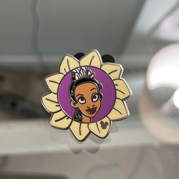 Princess Tiana flower pin